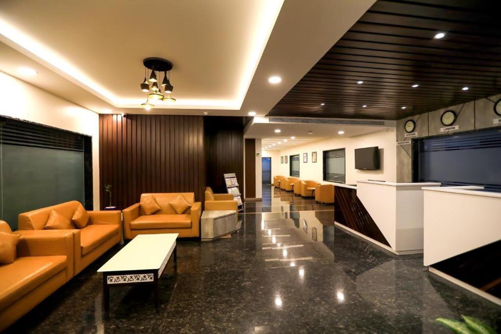 Hotel Pp Residency à Covelong Extérieur photo